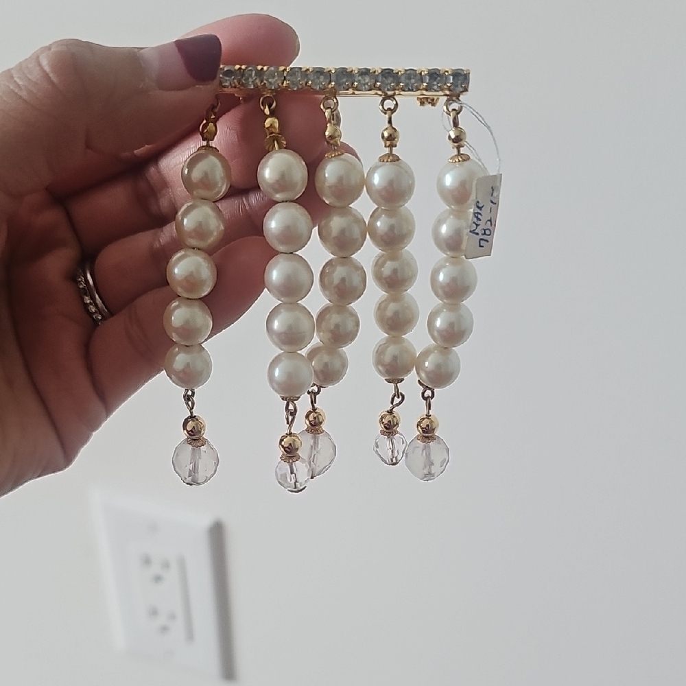Elegant Pearl and Gold Plated Brooch